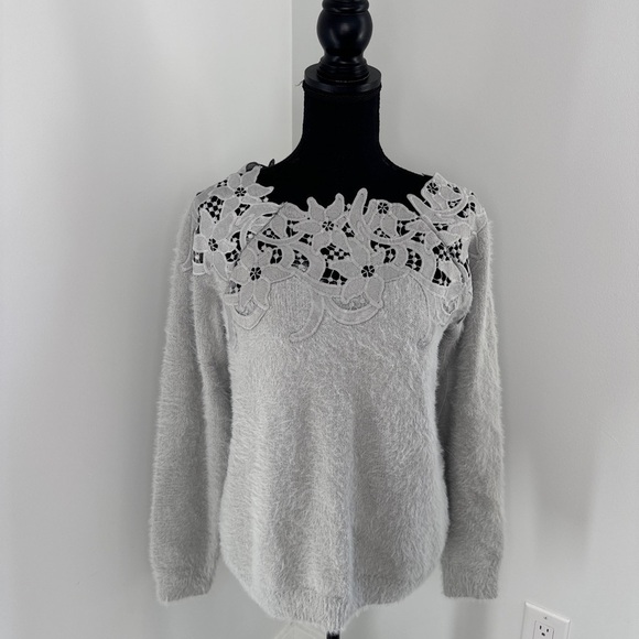 En Creme Soft Crochet Neck Gray Cozy Women’s Sweater (S/M) - Picture 3 of 8
